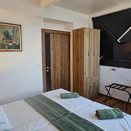 Elegant 406 Family アパート